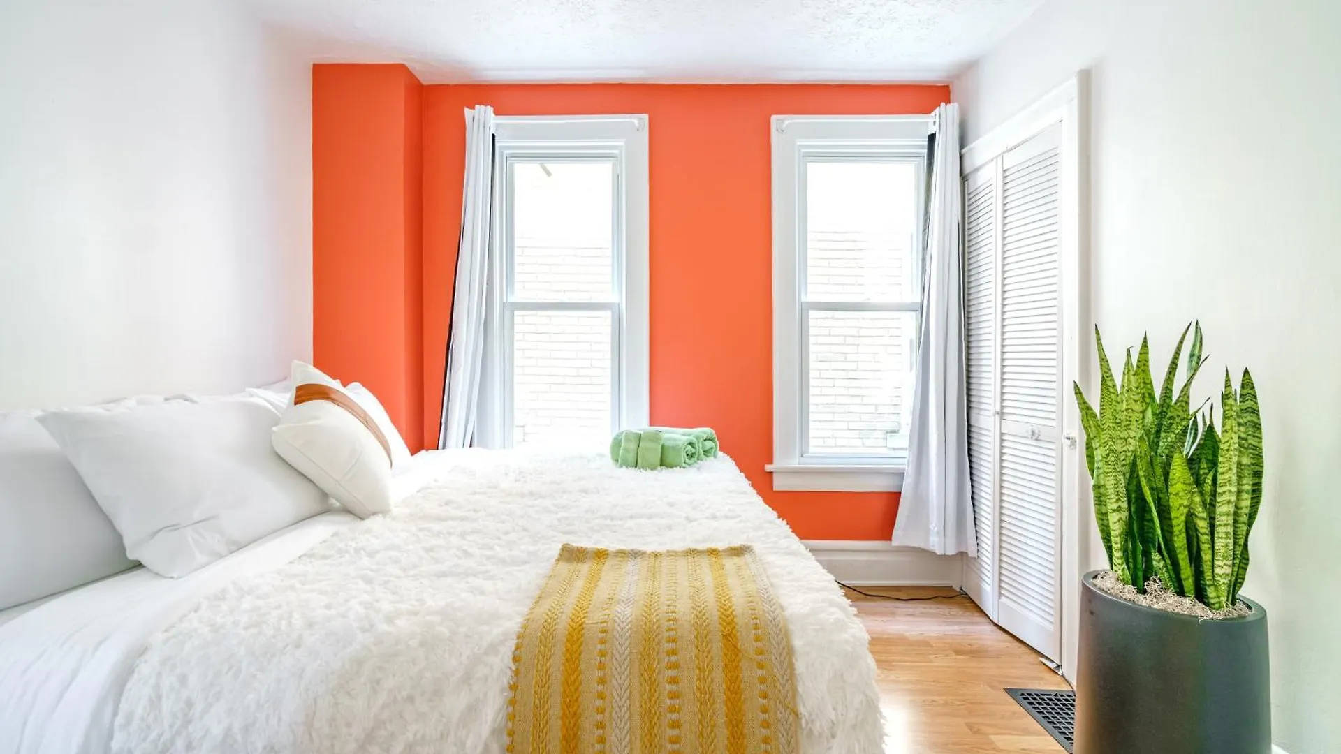Prime Location Top Rated Clean Parking Free Columbus Holiday home