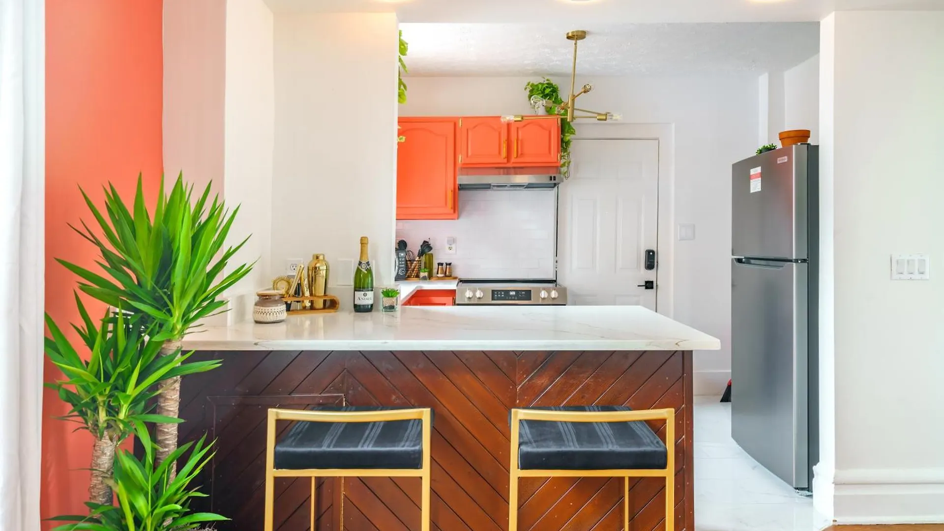 Prime Location Top Rated Clean Parking Free Columbus Holiday home